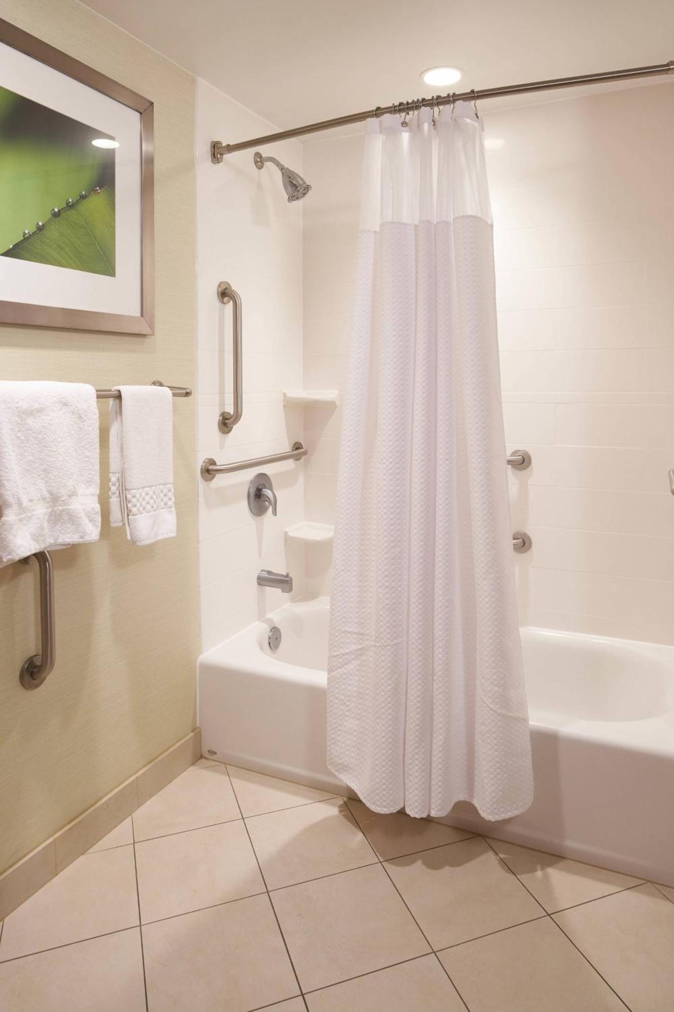 Courtyard By Marriott East Hotel 3*