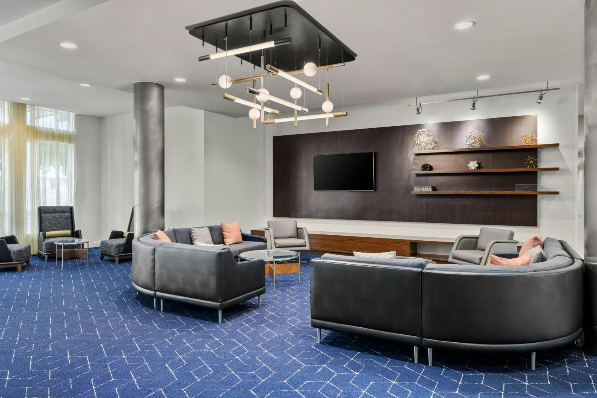 Courtyard By Marriott East Hotel Evansville