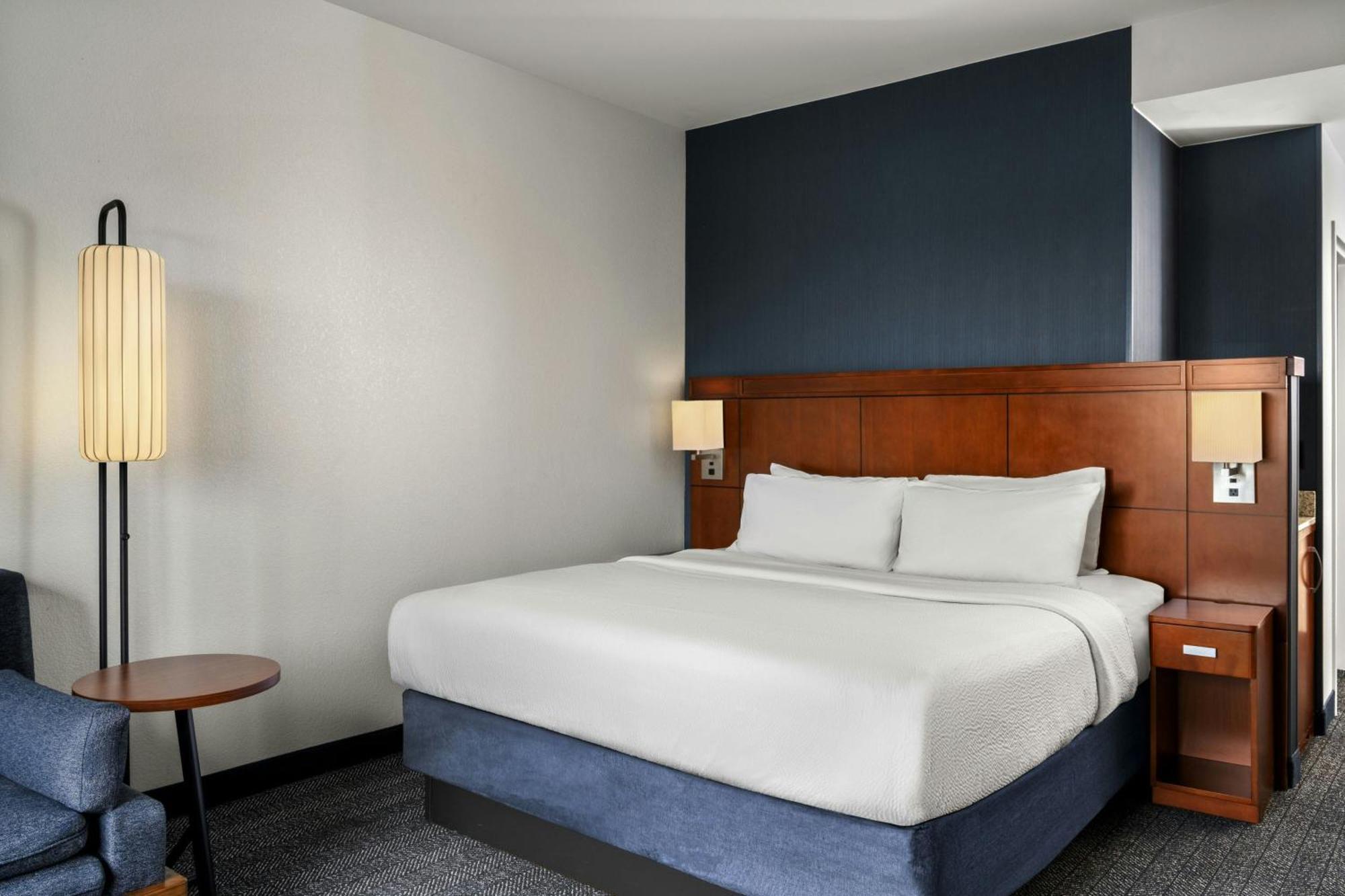 Courtyard By Marriott East