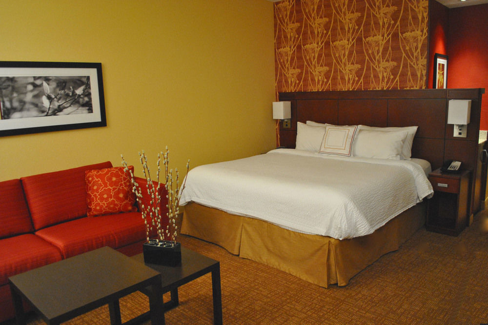 Courtyard By Marriott East Evansville