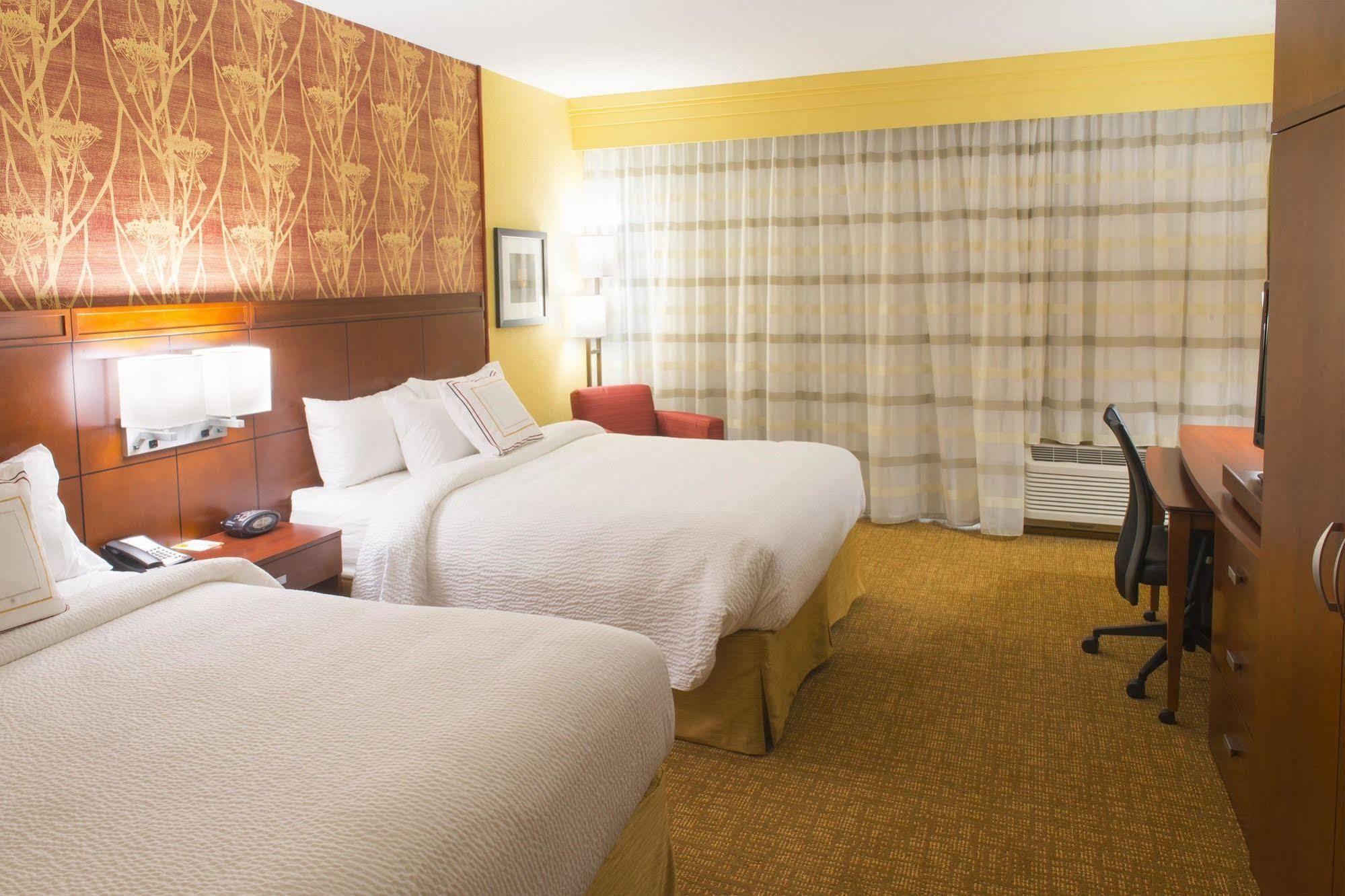 Courtyard By Marriott East Evansville