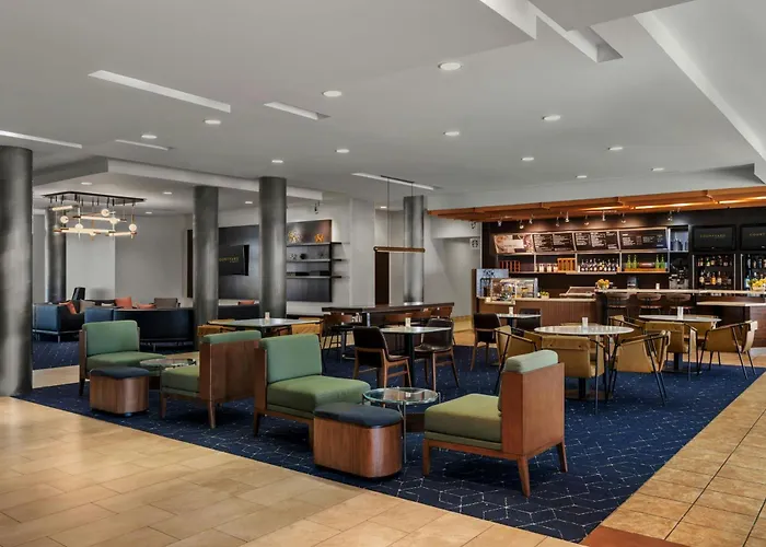 Courtyard By Marriott Evansville East